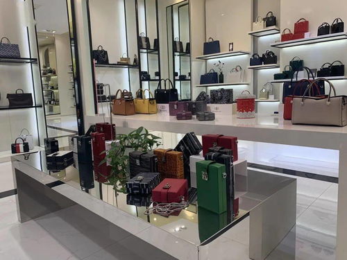 4个年轻人创业,如今工厂店足足三层,海宁这家厂的产品,太多人在用...