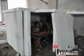 农民工讨薪无果被迫住进自搭小屋 组图